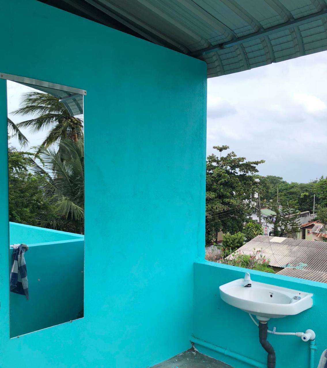 C- World Hotel Trincomalee Exteriör bild